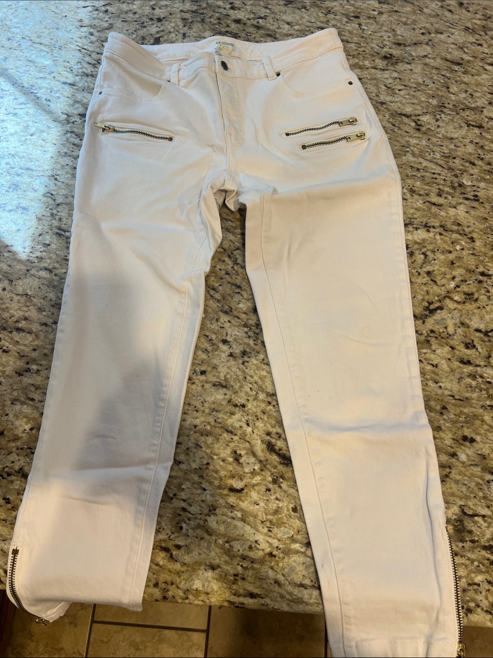 Women’s White Zip-Pocket Slim Jeans